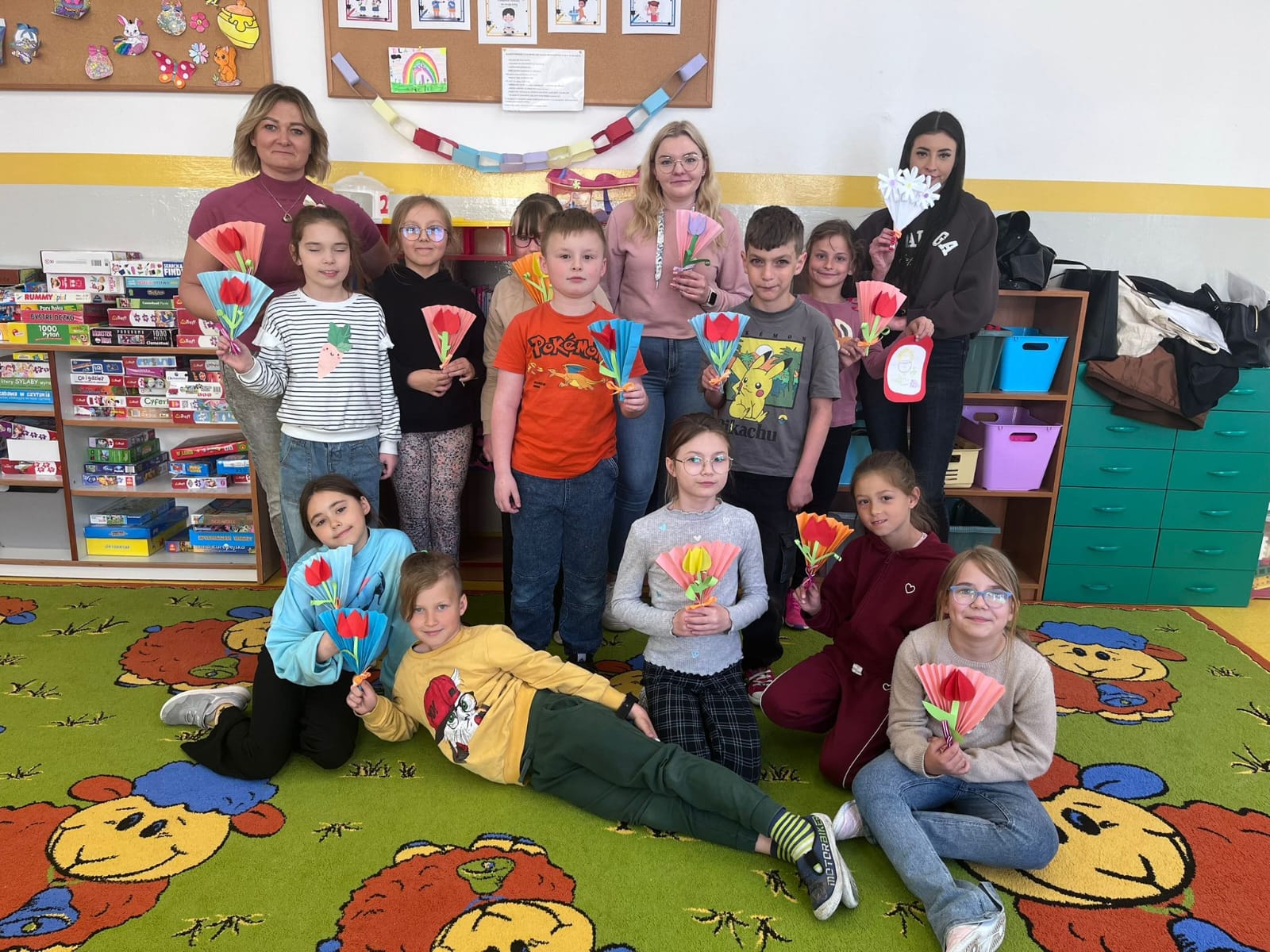 Studentki Pedagogiki Przedszkolnej i Wczesnoszkolnej na praktyce w Szkole Podstawowej Nr 5 w Nysie