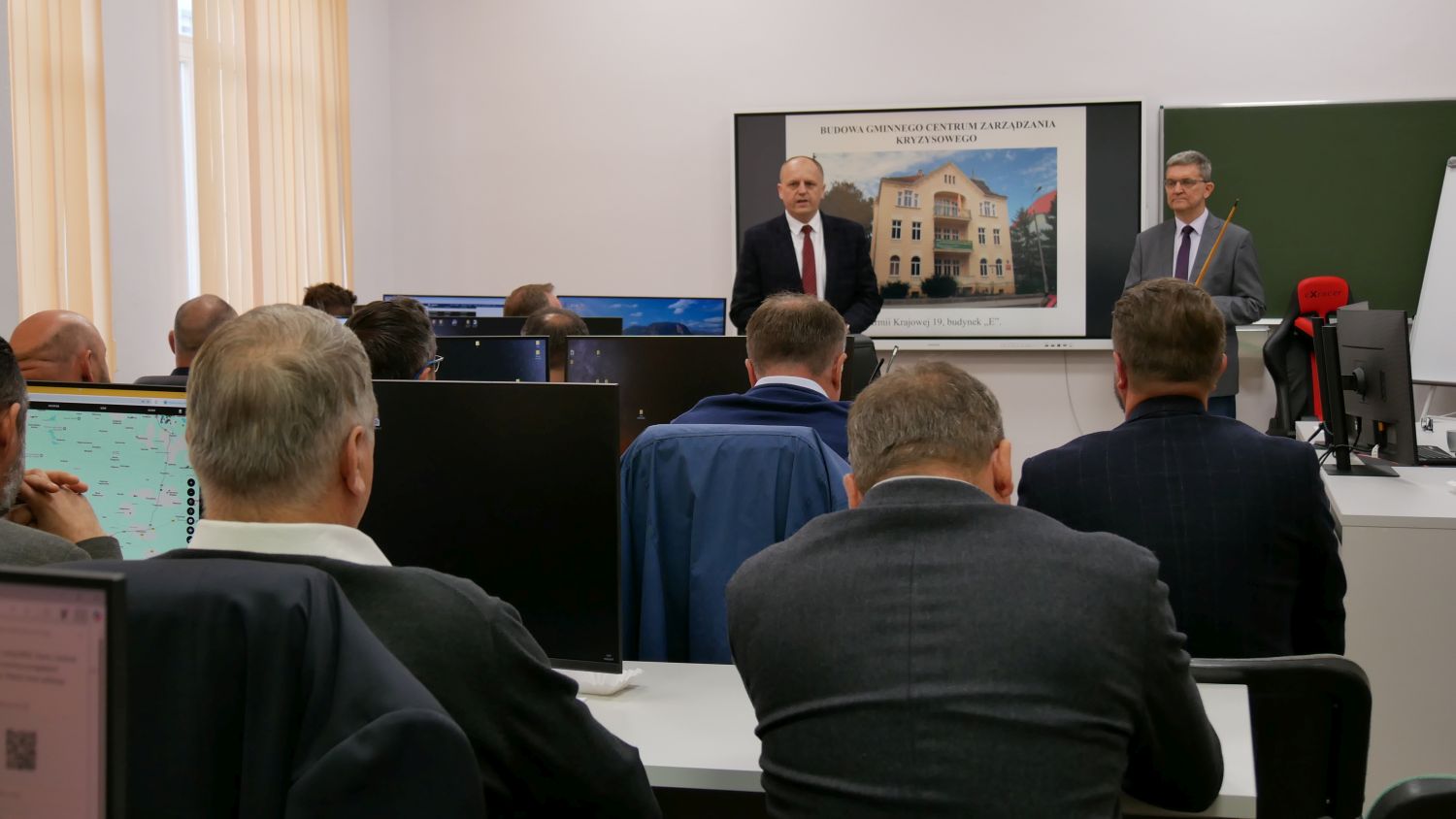 Szkolenie w Laboratorium Zarządzania Kryzysowego Jaśmin, z udziałem wójtów, burmistrzów i prezydentów miast