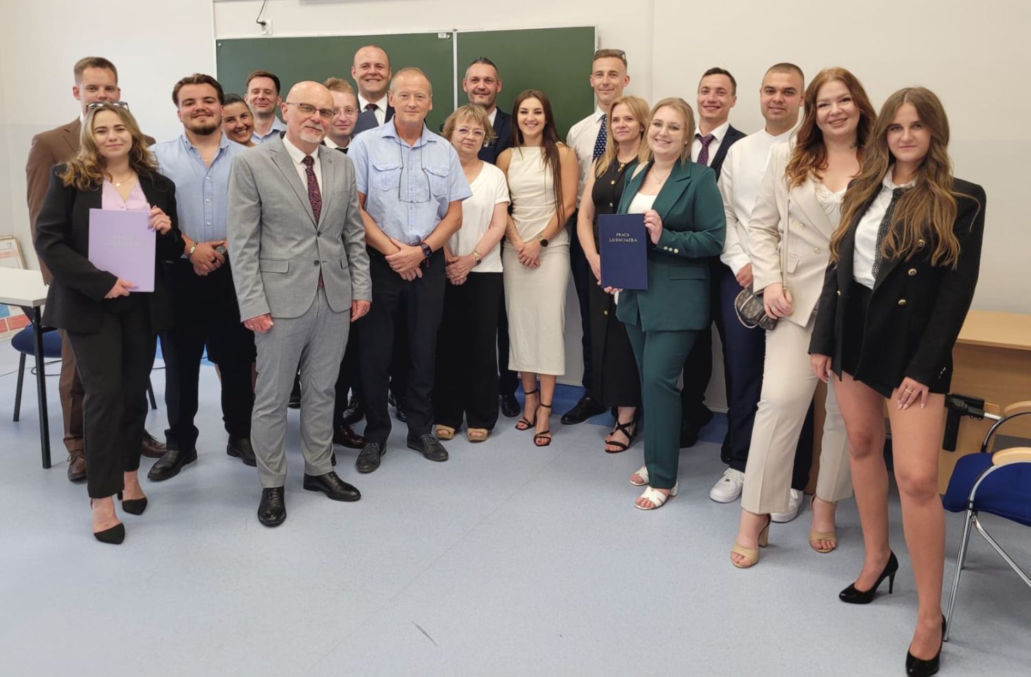 Obrony prac dyplomowych na kierunku ratownictwo medyczne