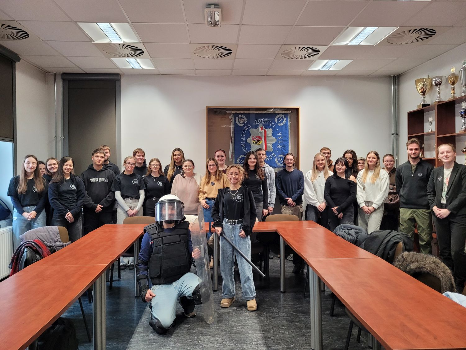 Studenci SKN Cognitio Scientiae z wizytą w KPP Nysa